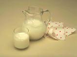 Госдума законодательно разделила натуральное и сухое молоко