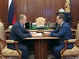 Власть должна быть у президента, считают россияне, но полагают, что Путин контролирует Медведева