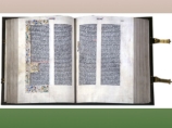 По словам сотрудников библиотеки, это - уникальная коллекция гутенберговских Библий: нигде в мире нет трех книг сразу. На фото Biblia Latina