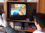 В соответствии с законопроектом, "перед началом демонстрации программ или передач, содержащих сцены эротического характера, держатель лицензии на телевизионное вещание обязан сделать текстовое предупреждение" В соответствии с законопроектом, "перед началом демонстрации программ или передач, содержащих сцены эротического характера, держатель лицензии на телевизионное вещание обязан сделать текстовое предупреждение"