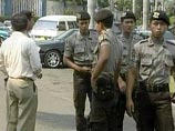В Индонезии военные заставили мужчину изнасиловать свою невесту, чтобы сделать фото В Индонезии военные заставили мужчину изнасиловать свою невесту, чтобы сделать фото