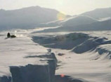Канадские ученые обнаружили новые огромные трещины во льдах Арктики