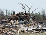 В штате Оклахома торнадо смели дома и нарушили линии электропередач 
