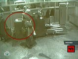Асламазян была задержана в январе 2007 года в аэропорту Шереметьево при возвращении из Парижа, так как при прохождении таможенной границы не задекларировала 9,55 тыс. евро (тогда это равнялось 328615 руб.) и еще 5 тыс. руб Асламазян была задержана в январе 2007 года в аэропорту Шереметьево при возвращении из Парижа, так как при прохождении таможенной границы не задекларировала 9,55 тыс. евро (тогда это равнялось 328615 руб.) и еще 5 тыс. руб