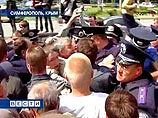 В четверг на Советской площади крымского города Симферополя произошла стычка между сторонниками и противниками вступления Украины в НАТО