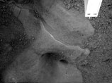 "Феникс" коснулся поверхности Марса манипулятором и обнаружил лед