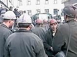 Двух заваленных "ленинских" шахтеров ищут, роя каналы 50x50 см Двух заваленных "ленинских" шахтеров ищут, роя каналы 50x50 см