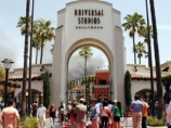 Киностудия и парк развлечений Universal Pictures возобновили в понедельник работу после пожара