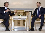 Медведев встретился с коллегами по СНГ. Он обвинил Ющенко в неадекватности