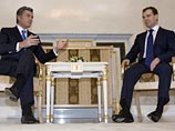 Медведев встретился с коллегами по СНГ. Он обвинил Ющенко в неадекватности Медведев встретился с коллегами по СНГ. Он обвинил Ющенко в неадекватности