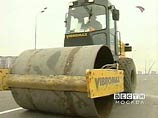 В Москве бригадир дорожных рабочих скончался, попав под каток В Москве бригадир дорожных рабочих скончался, попав под каток