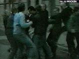 В северо-восточном административном округе Москвы во дворе дома номер 17 по Анадырскому проезду произошла драка между молодежными группировками В северо-восточном административном округе Москвы во дворе дома номер 17 по Анадырскому проезду произошла драка между молодежными группировками