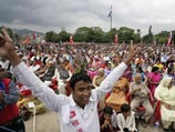 В Непале сверженный монарх Гьянендра отказывается сдать корону и скипетр, считая, что они не для народа