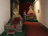 Низложенный король Непала согласился расстаться с короной и скипетром при условии их сохранности Низложенный король Непала согласился расстаться с короной и скипетром при условии их сохранности