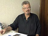 Во время первого визита сотрудников службы особенно интересовал вопрос, почему Эдуард Лимонов, лидер запрещенной Национал-большевистской партии, печатает свои критикующие власть статьи именно в газете американца Марка Эймса? Во время первого визита сотрудников службы особенно интересовал вопрос, почему Эдуард Лимонов, лидер запрещенной Национал-большевистской партии, печатает свои критикующие власть статьи именно в газете американца Марка Эймса?