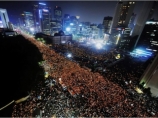 В южнокорейской столице прошла многотысячная акция протеста с требованием отставки президента страны
