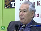 Он писал на русском, он был духовно близок России, и он в своих произведениях показывал близость своего народа с народом всего мира Он писал на русском, он был духовно близок России, и он в своих произведениях показывал близость своего народа с народом всего мира