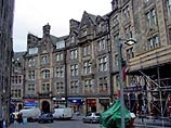 На Ройал-Майл ("Королевская миля") - главной улице шотландской столицы Эдинбурга запрещено играть на волынке