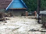 В Невинномысске в результате проливных дождей остаются подтопленными 68 домов, в которых проживают 275 человек, сообщили агентству "Интерфакс" в южном региональной центре МЧС РФ