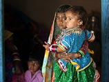 Новорожденных девочек в Индии часто бросают или подменяют на мальчиков, а иногда даже убивают, чтобы в будущем не платить за них огромное приданое