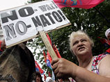Генсеку НАТО не мешают украинские митинги против его организации: в стране царит демократия 