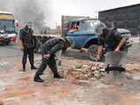 В Перу крестьяне и индейцы забросали камнями полицию и захватили в плен генерала В Перу крестьяне и индейцы забросали камнями полицию и захватили в плен генерала