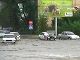 Астраханские спасатели устраняют последствия сильного ливня. Синоптики прогнозируют новые дожди