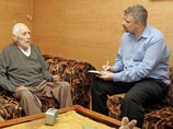 В беседе с корреспондентом он сказал, что "ни о чем не знает, обвинение ему неизвестно, и он ничего не может сказать о процессе его возможной выдачи хорватским властям" В беседе с корреспондентом он сказал, что "ни о чем не знает, обвинение ему неизвестно, и он ничего не может сказать о процессе его возможной выдачи хорватским властям"