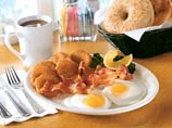 Плотный завтрак помогает сбросить лишний вес, установили американские ученые