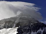 Китай намерен ограничить доступ туристов на высочайшую гору мира Джомолунгму (Эверест), чтобы защитить ее экологию