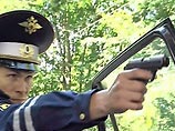 В Петербурге милиционеры открыли стрельбу, чтобы задержать пьяного солдата, угнавшего автомобиль