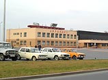 В Тюмени самолет "Ютэйр", вылетавший в Москву, повредил шасси В Тюмени самолет "Ютэйр", вылетавший в Москву, повредил шасси