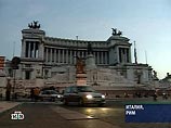 Итальянский Сенат одобрил декрет, позволяющий "заморозить" рассмотрение в суде дела, связанного с председателем совета министров Италии Сильвио Берлускони, обвиняемого в коррупции