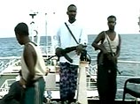 Сомалийские пираты  требуют 1 млн долларов   за освобождение троих граждан Германии и француза

