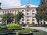 На востоке Москвы ночью сгорели около десятка бытовок, 1 человек погиб На востоке Москвы ночью сгорели около десятка бытовок, 1 человек погиб