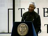 Нельсон Мандела, несмотря на свой уход из большой политики, ведет активную международную правозащитную деятельность, выступает во главе кампаний по борьбе с бедностью и болезнями в Африке