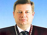 Судья КС Петр Стецюк отметил, что это решение было связано с тем, что ряд депутатов вышли из фракций политических сил, по спискам которых они были избраны, и в индивидуальном порядке вступили в коалицию