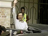 В Малайзии лидер оппозиции, обвиненный в содомии, "прячется" от тюрьмы в турецком посольстве. Власти требуют его выдачи