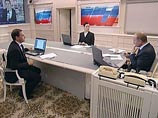 Премьер-министр России Владимир Путин заявил, что не откажется от ежегодного общения с избирателями на телевизионных "прямых линиях" и собирается выйти в эфир уже как лидер крупнейшей парламентской партии - "Единой России"