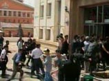 Недовольные итогами выборов монголы захватили и подожгли штаб правящей партии: много раненых. В Улан-Баторе объявлено чрезвычайное положение Недовольные итогами выборов монголы захватили и подожгли штаб правящей партии: много раненых. В Улан-Баторе объявлено чрезвычайное положение