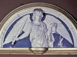 В музее Метрополитен упала и разбилась скульптура XV века В музее Метрополитен упала и разбилась скульптура XV века