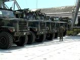 Активисты Прогрессивной соцпартии Украины пытаются блокировать технику возле полигона, где установлены палатки и начались акции протеста Активисты Прогрессивной соцпартии Украины пытаются блокировать технику возле полигона, где установлены палатки и начались акции протеста