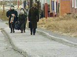 В частности, по сообщениям жителей, в некоторых населенных пунктах началась паника: в опасении, что жить станет хуже, люди скупают продукты в магазинах В частности, по сообщениям жителей, в некоторых населенных пунктах началась паника: в опасении, что жить станет хуже, люди скупают продукты в магазинах