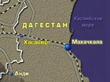 В центре Хасавюрта взорван милицейский автомобиль - три человека ранены В центре Хасавюрта взорван милицейский автомобиль - три человека ранены