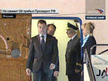 Президент РФ Дмитрий Медведев с супругой прибыл в воскресенье на японский остров Хоккайдо