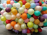 Американец совершил 9-часовой перелет между штатами на связке воздушных шаров с гелием Американец совершил 9-часовой перелет между штатами на связке воздушных шаров с гелием