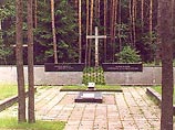 Из них следует, что на территории бывшего СССР в различных местах, в том числе у Катыни, были расстреляны более 20 тыс. польских солдат и офицеров
