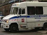 В здании суда объявлена полная эвакуация, на место вызваны саперы. Сотрудники милиции, обеспечивающие в понедельник охрану суда, попросили отодвинуться присутствующих на 50 метров В здании суда объявлена полная эвакуация, на место вызваны саперы. Сотрудники милиции, обеспечивающие в понедельник охрану суда, попросили отодвинуться присутствующих на 50 метров