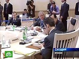 Лидеры G8 договорились об итоговом заявлении: в него войдут проблемы климата, нефти и продовольствия Лидеры G8 договорились об итоговом заявлении: в него войдут проблемы климата, нефти и продовольствия