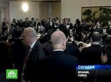 Медведев поблагодарил японских коллег "за прекрасную организацию встречи, за подготовку и очень удачное проведение саммита" Медведев поблагодарил японских коллег "за прекрасную организацию встречи, за подготовку и очень удачное проведение саммита"